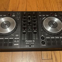 DJ Controller: DDJ-SB3