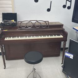Everett 294895 Piano 