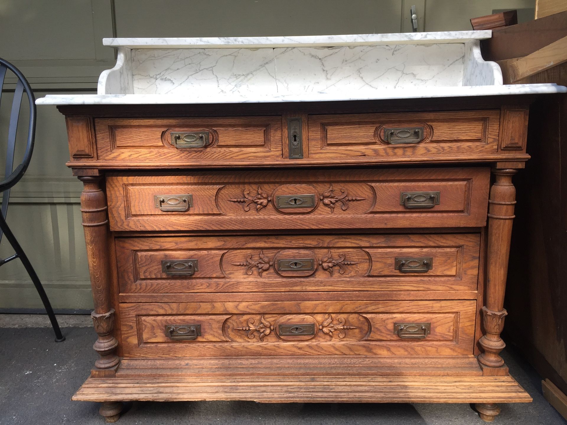 Late 1800s Dresser W/ Marble Top And Mirror