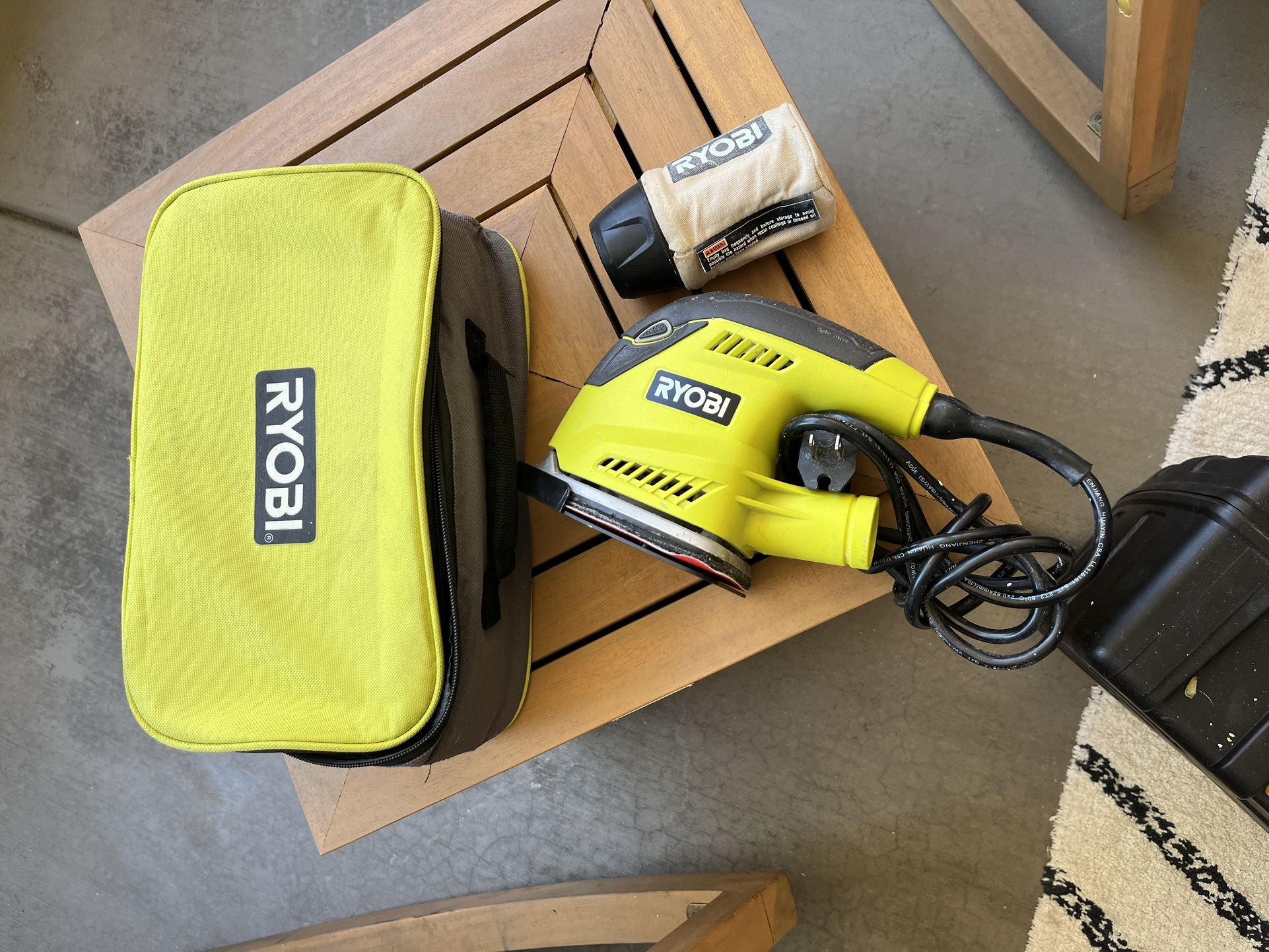 RYOBI Corner Cat Finish Sander – with Dust Bag & Carrying Case