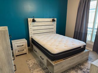 Ashley Furniture - Queen Bedroom Set with Storage Bed - Excellent Condition