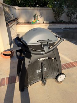 Weber Q Electric Grill + Patio Cart + Cast Iron Griddle – Needs Controller
