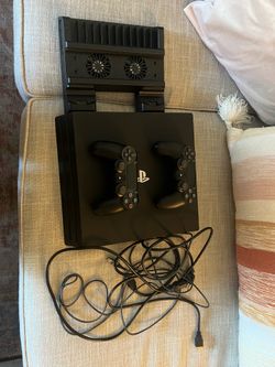PlayStation 4 Pro 2 controllers and games