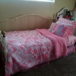 Twin Bedding And Wall Decor