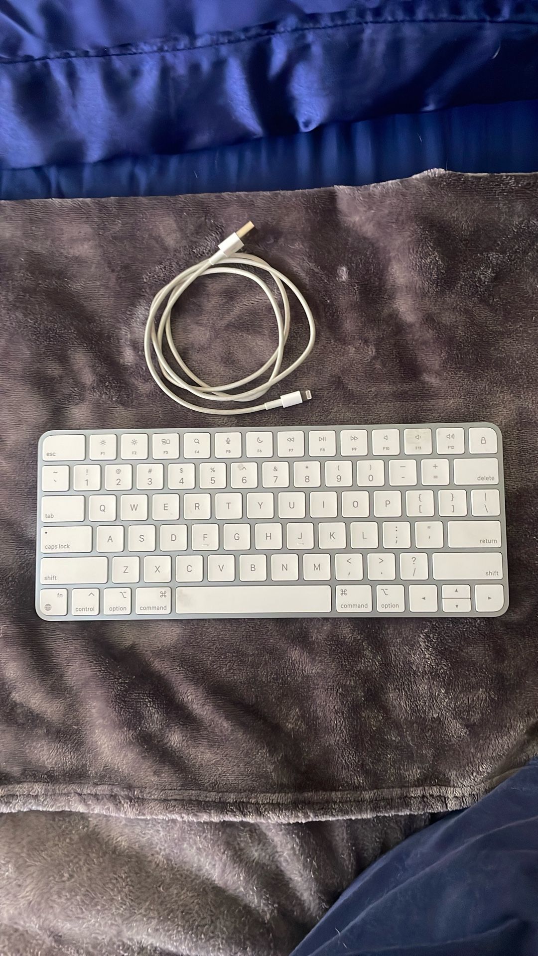 Apple keyboard Bluetooth/rechargeable