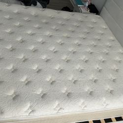 King size Mattress w bed frame