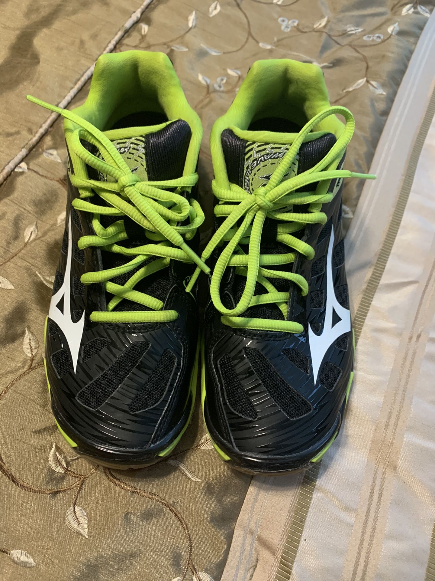 Boys sneakers Size 7