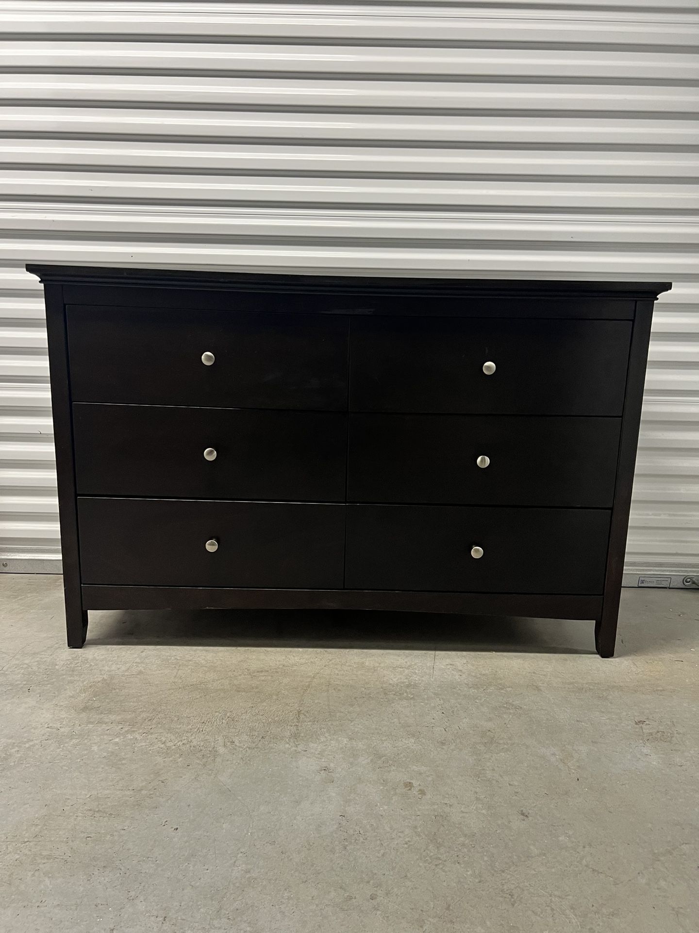 Solid Wood 6 Drawer Dresser / Delivery Available