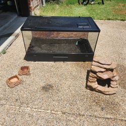 40 Gallon Tank With Two Bowls 1 Rock $25