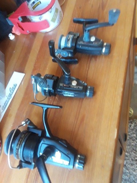 Fishing reels