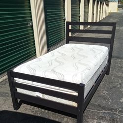 WOOD TWIN BED FRAME WITH BOX AND MATTRESS