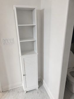 Free (area rug, circle mirror, bathroom storage cabinet)
