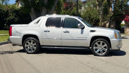 2012  ESCALADE EXT AWD Price $27.995