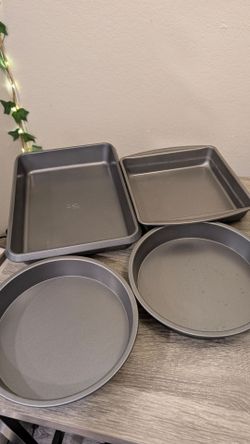 Nonstick baking pans (set of 4)