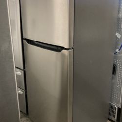Top Freezer Refrigerator 