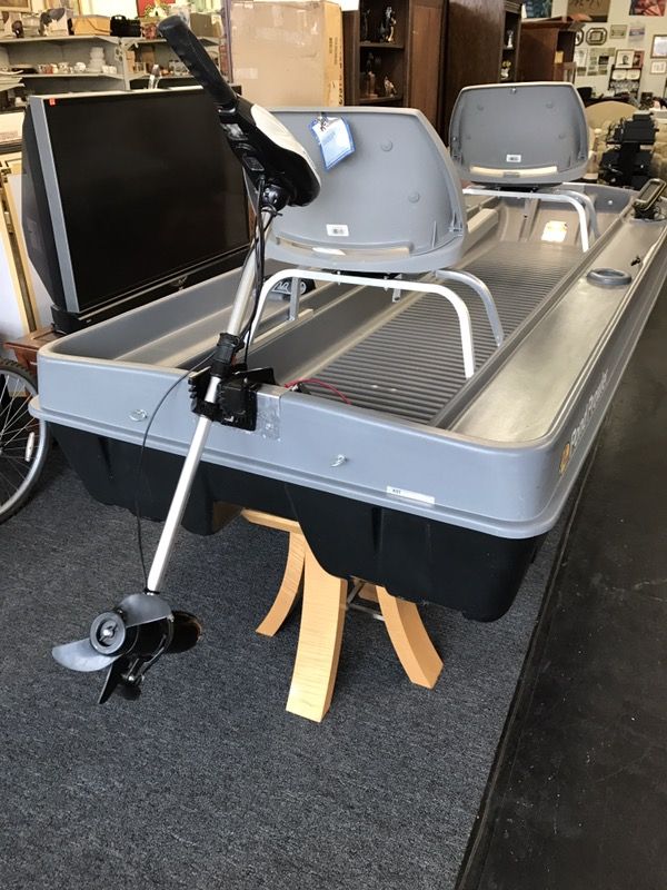 10 ft bass pro pond prowler with 2 seats professionally installed