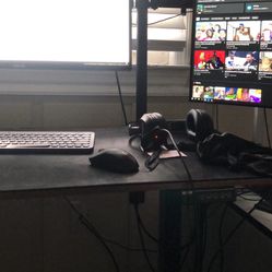 Gaming PC, Desk, microphone, 2 Monitor Bundle