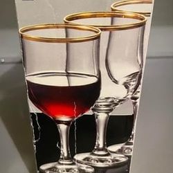 4 Piece Gold Band Goblet Set. Brand New