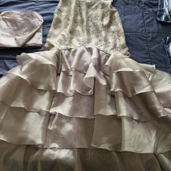 It’s Very Beautiful Long Evening Dress In Size 4 The Color Is Top Made By Javani It’s For Wading Or Prom Or Any Occasion