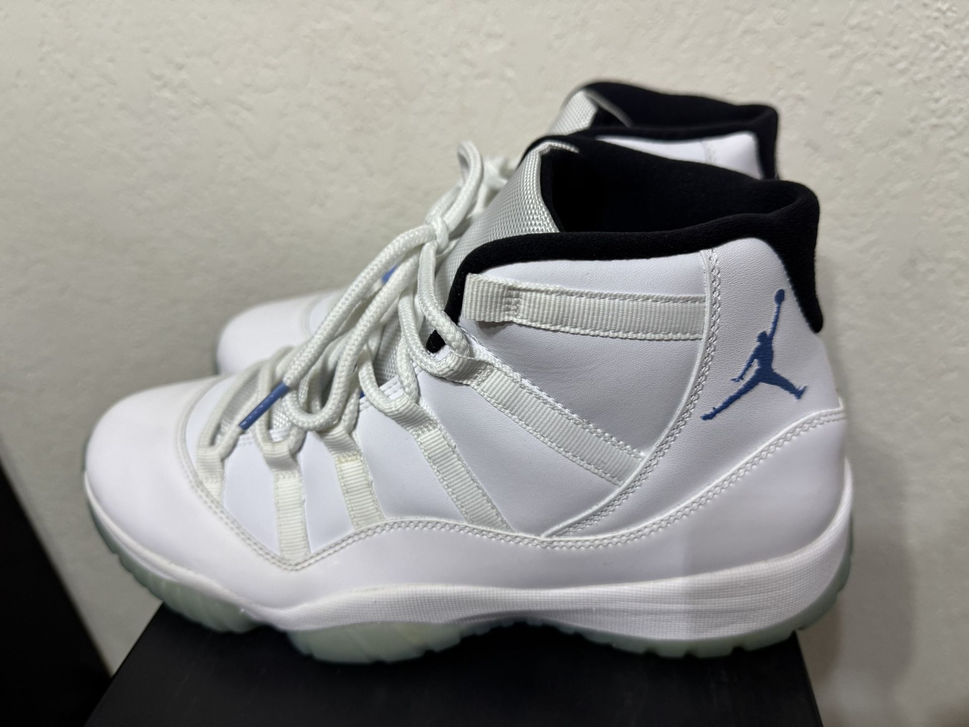Jordan 11 Legend Blue