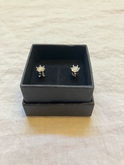 VVS1 Moissanite stud earrings