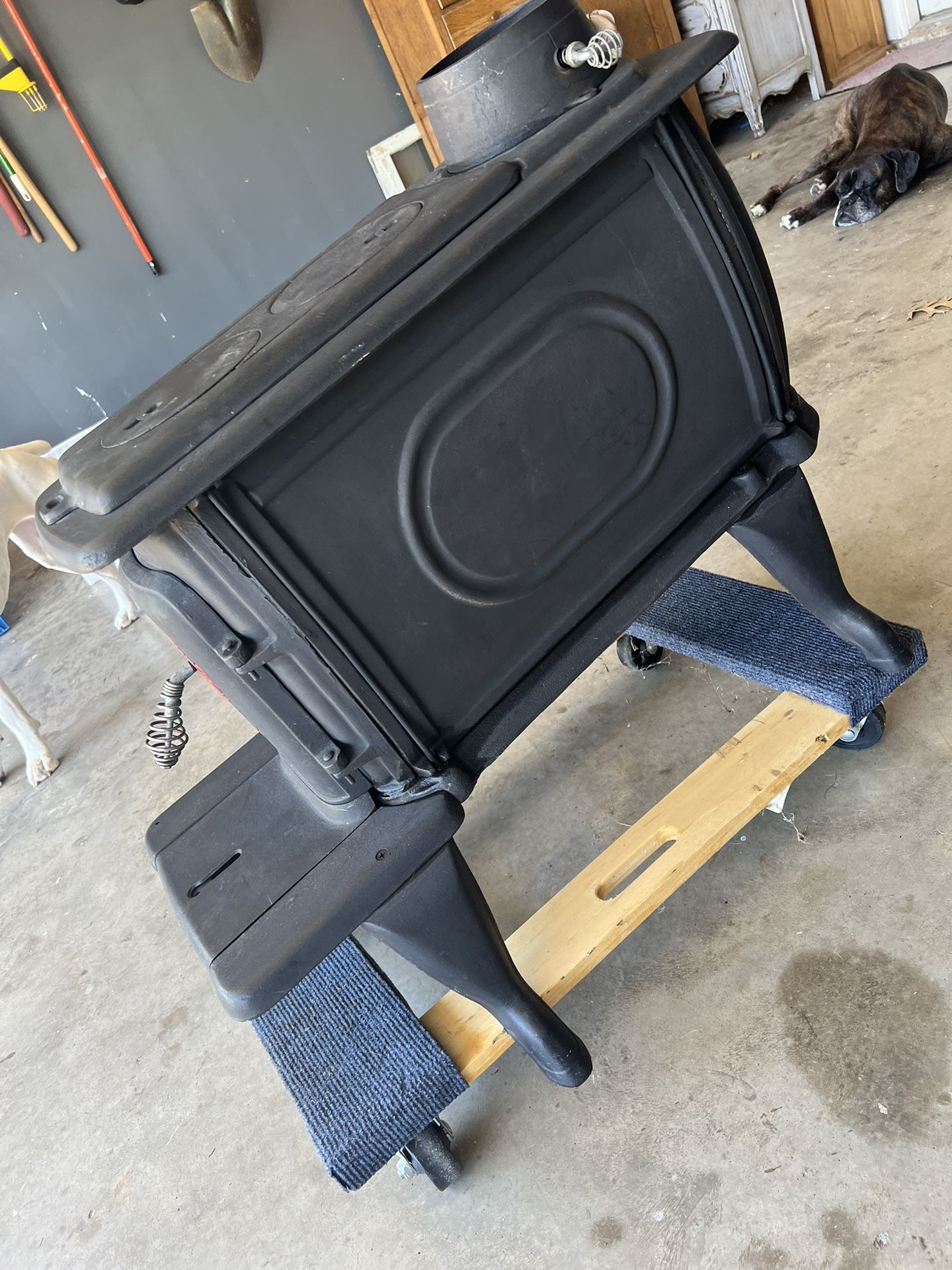 Vogelzang Cast Iron Standard Boxwood Wood Stove (BX26E) for Sale in