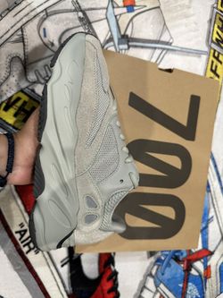 Yeezy 700 Salt Size 5.5