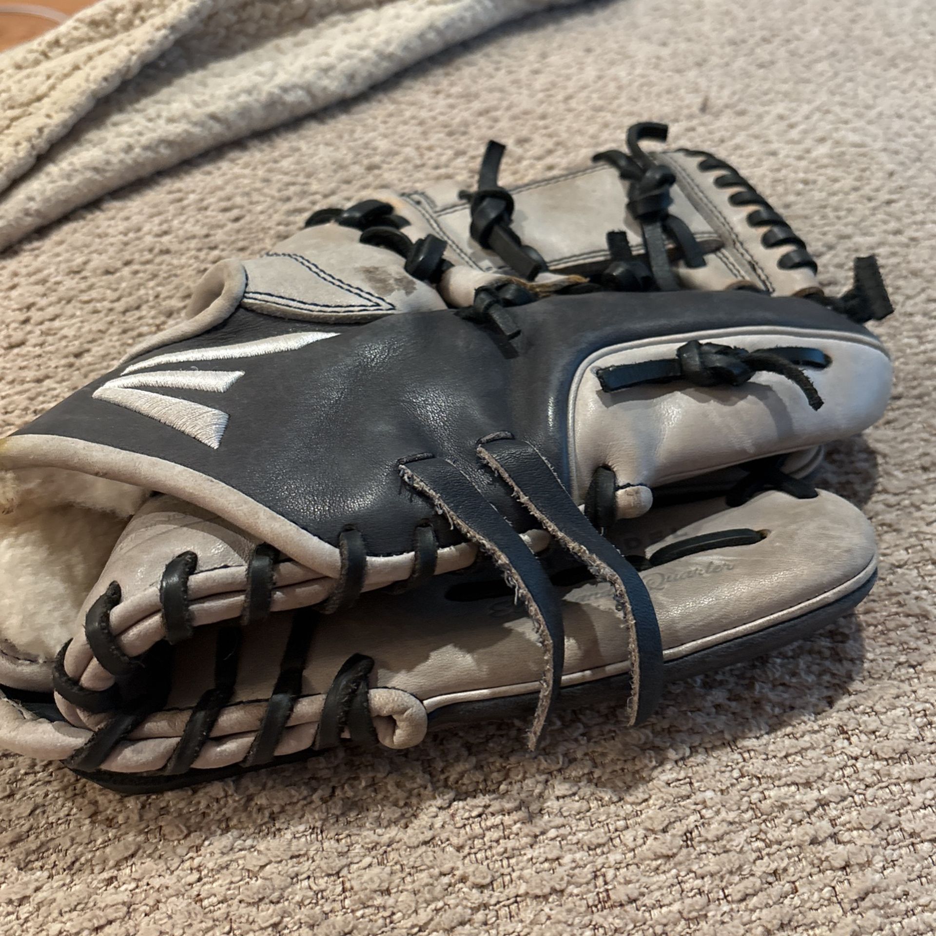 Easton Glove