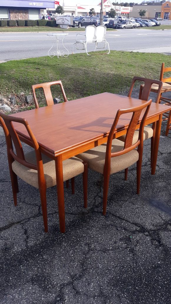 Mobler Teak Wood Danish Denark Table and Chairs Dining Room Set