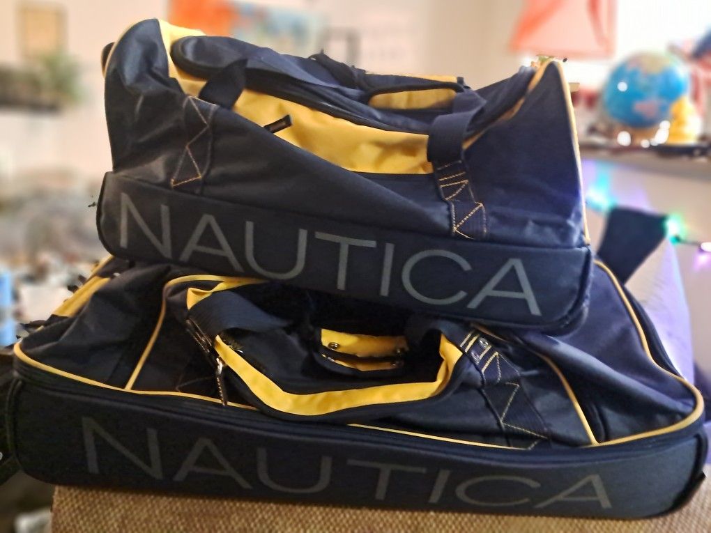 Perfect Condition Nautica Large &medium Roll Away Luggage