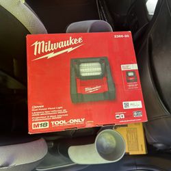 Milwaukee Flood Light Brand New 