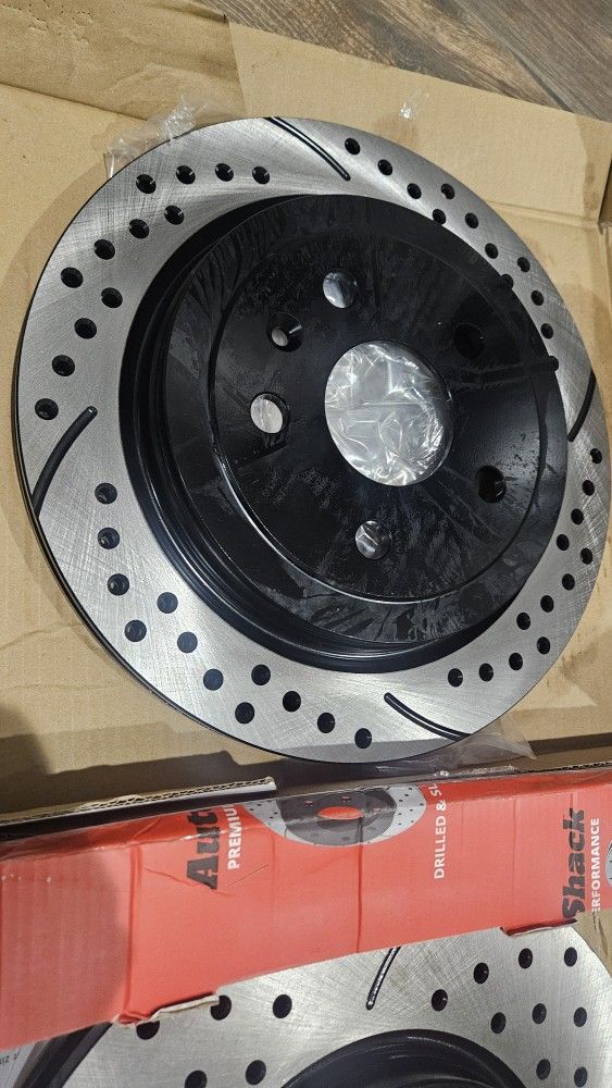 2010-2015 Chevy Camaro Rs V6 Crossdrilled And Slotted Break Rotors And Ceramic Pads.