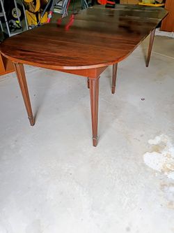 Solid wood leaf table