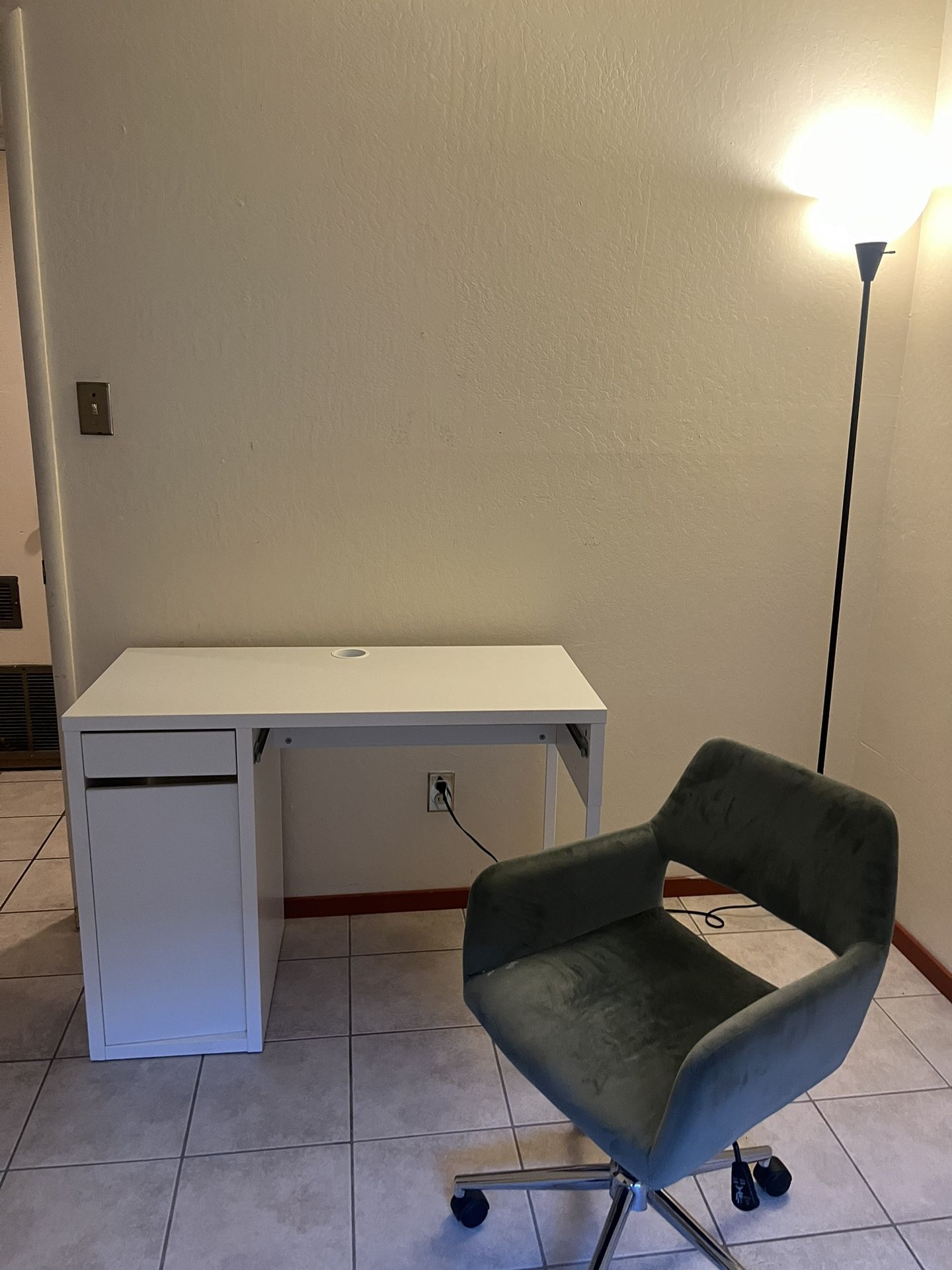 Chair & Desk