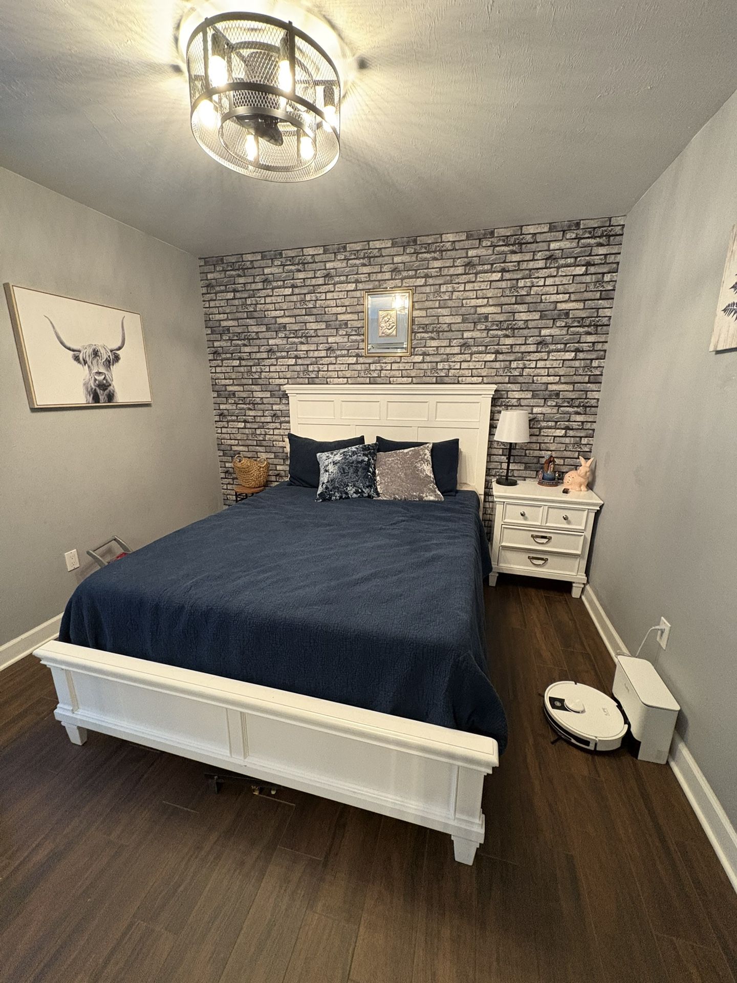 Wood Queen Bedroom Set With Side Dresser And Matress And Frame Like New!!!