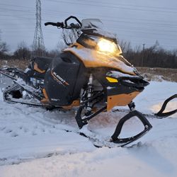 2014 Ski-Doo Summit 
