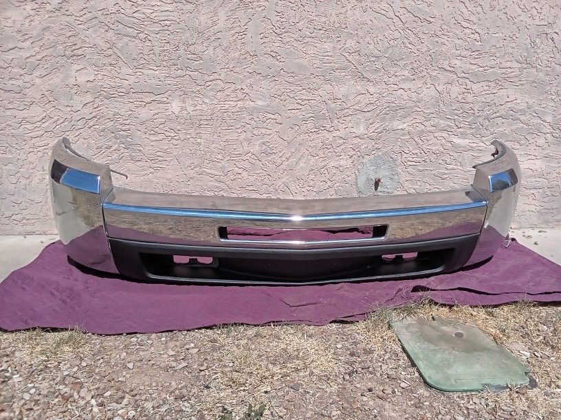 07-13 Chevy Silverado 2500/3500HD Front Bumper With Brackets And Hardware