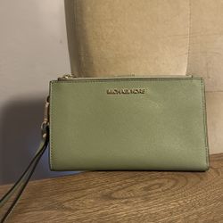Micheal Kors Wristlet Wallet