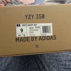 Aida’s Yeezy 350 Pirate Black 