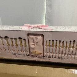 Signature Makeup Brush Set 