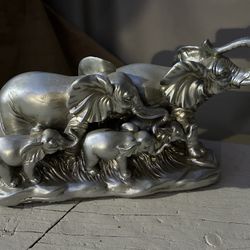 Elephants Statue