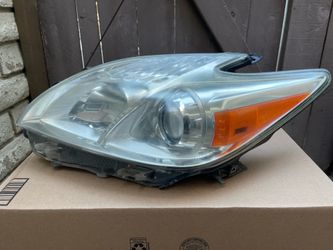 Toyota Prius 2012-2015 front headlight
