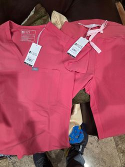 New FIGS One Pocket scrubs top XS and bottom XXS set