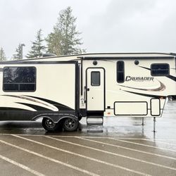 2018 Crusader Lite By Prime Time 28FT Fifth Wheel Double Slide Out 