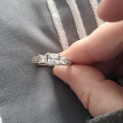 .925 Sterling Silver Engaugement Ring Diamond And CZ Ring 