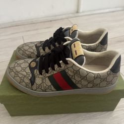 Gucci Screener GG Supreme Canvas Sneakers 