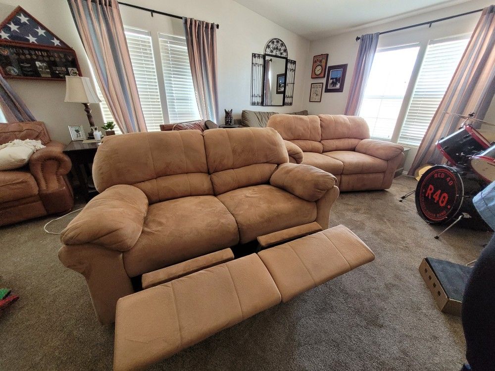 Set Of Recliner Couches