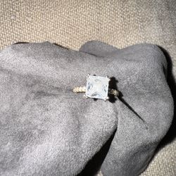 Engagement Ring (Gold)