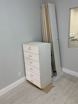 Walking closet (parts)