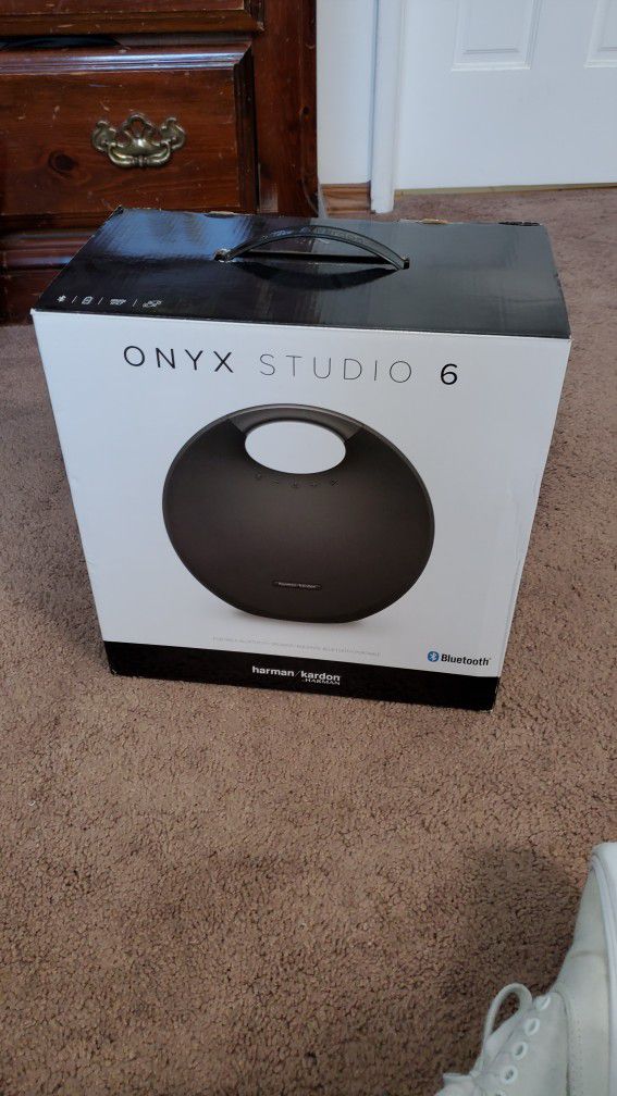 Onyx Studio 6